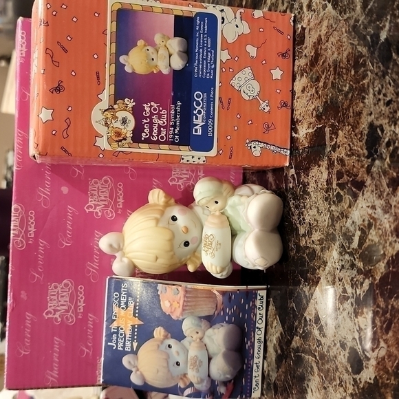 1994 ENESCO PRECIOUS MOMENTS "CAN'T GET ENOUGH OF OUR CLUB" #B0009 FIGURINE #K - Picture 1 of 6